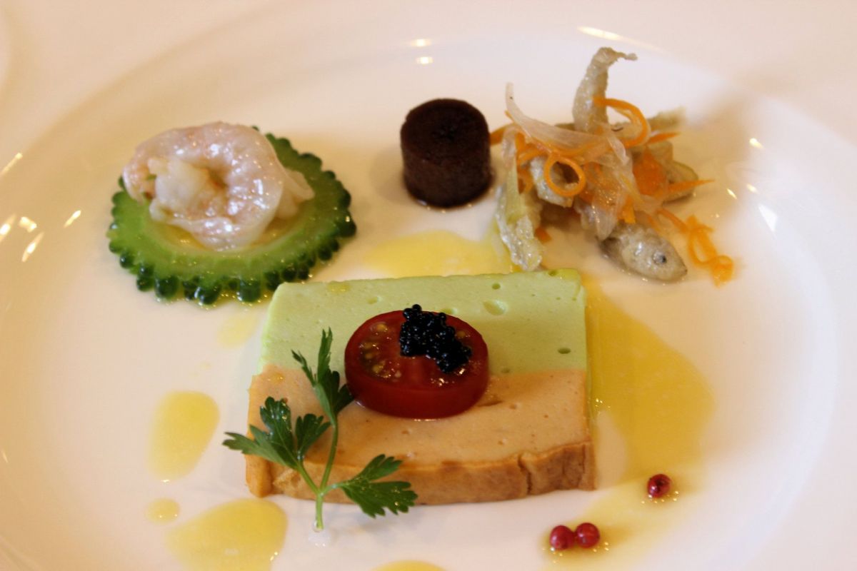 フレッシュトマトベーコンのパスタ